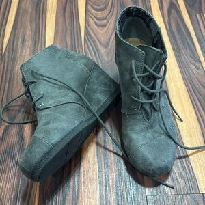 Maurice's size 7 lace up booties worm once